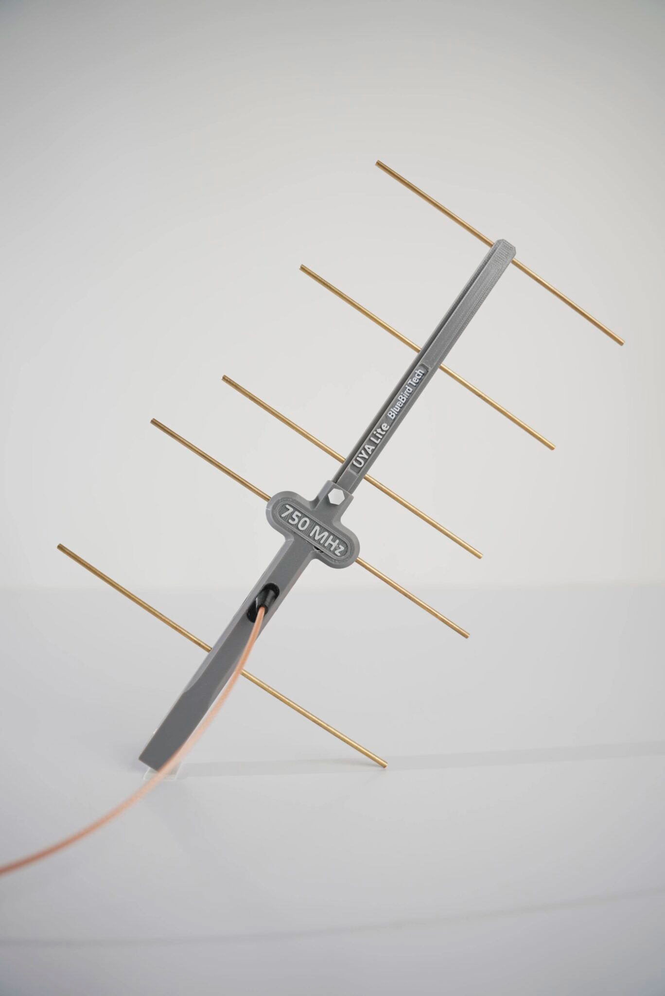 Антенна Yagi-Uda Lite 750